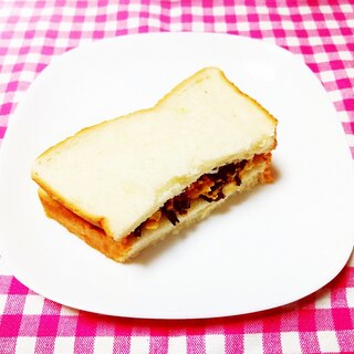 ひじきの煮物入り♪ゆで卵サンドイッチ